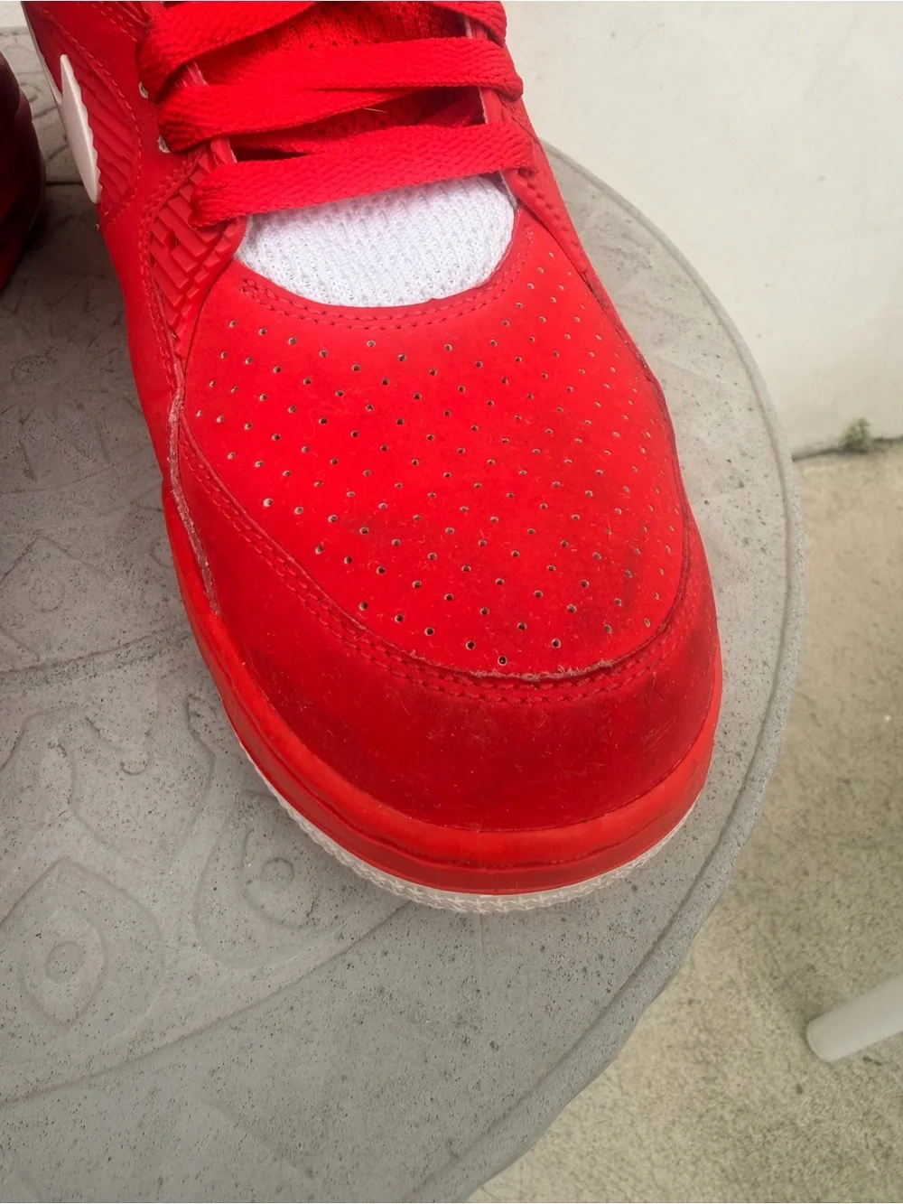 Men's Red High-Top Sneakers - Stylish Athletic Look